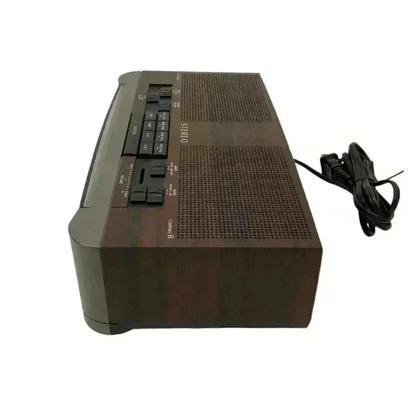 Emerson AK2745 Dual Alarm System AM FM Digital Clock Radio Red LED Display - Picture 4 of 6